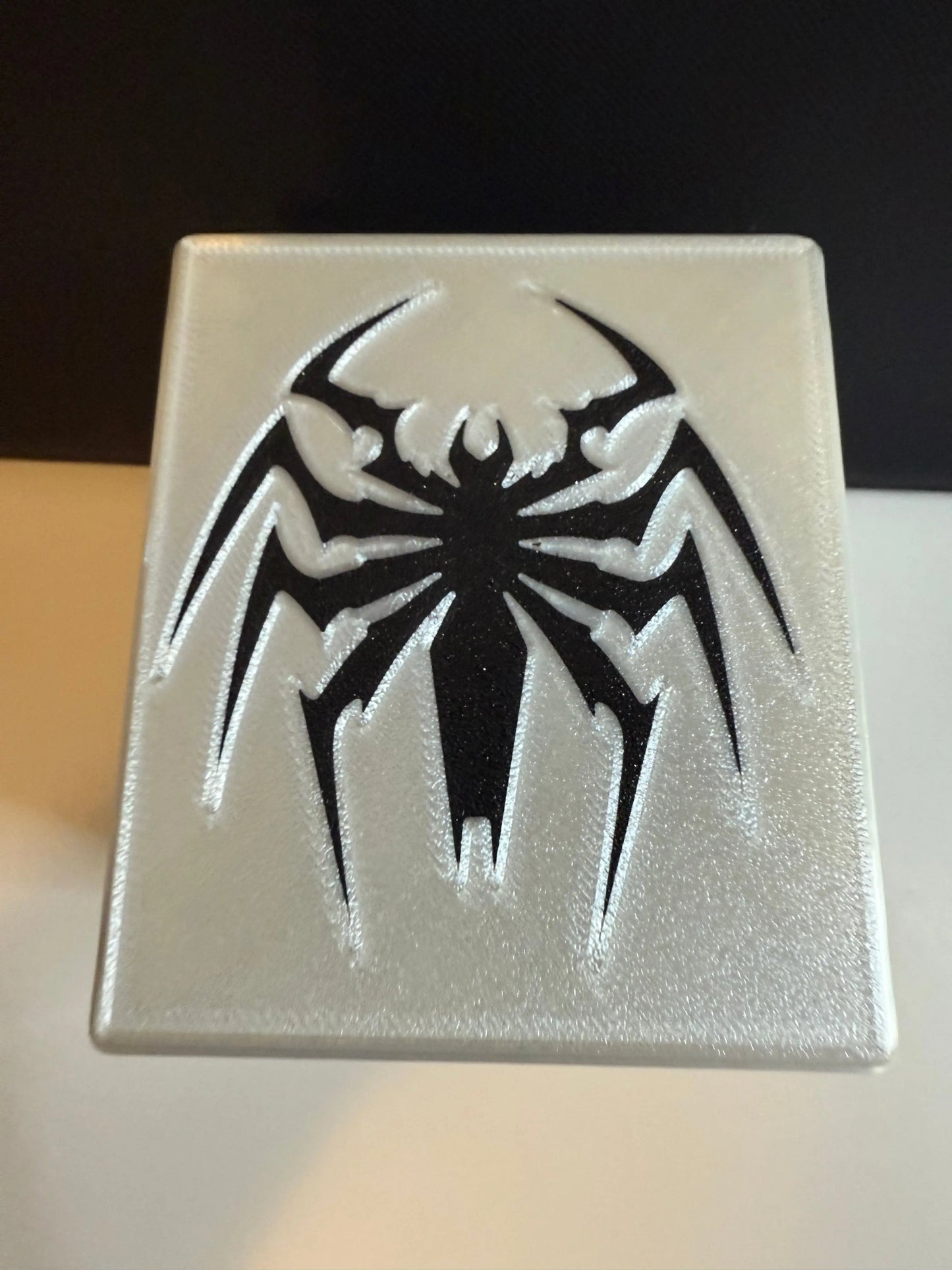 Venom/Anti-Venom Commander Deck Box The Lucky Pull